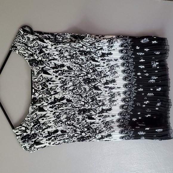 Lace Super Stretchy Dressy Tank Top - Picture 3 of 4